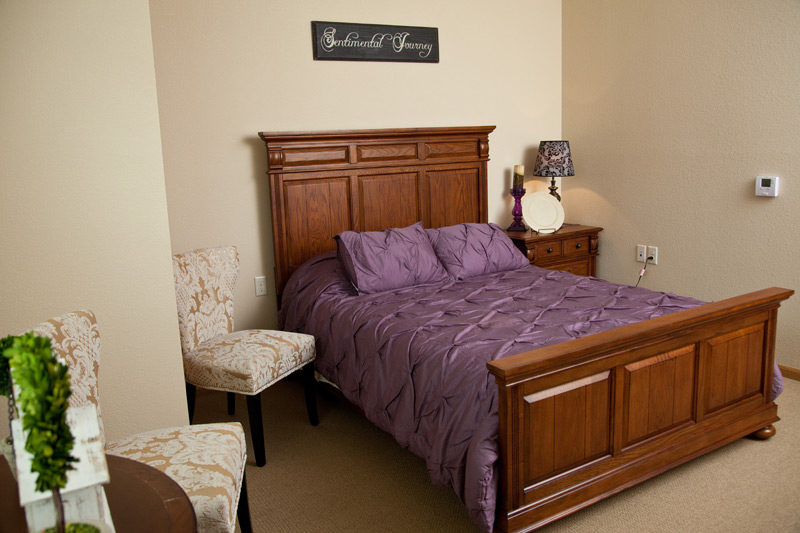 Auburn Meadows assisted living bedroom